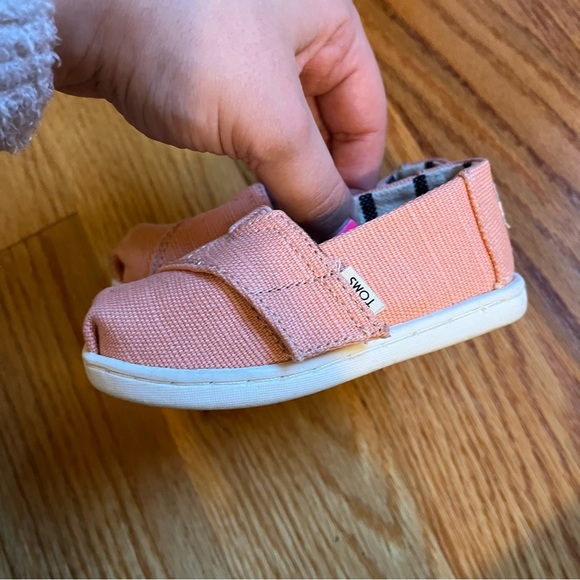 TOMS pink alpargatas shoes size toddler 5 - Picture 3 of 5
